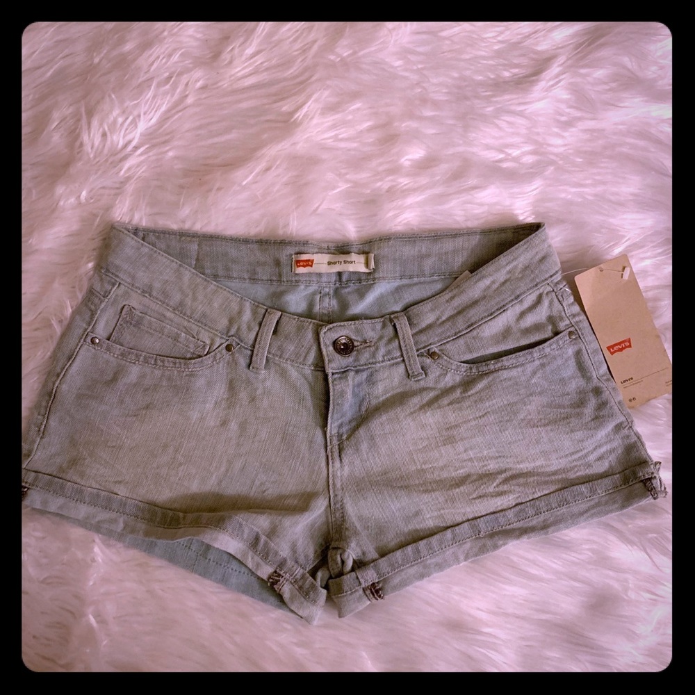 Levi shorty shorts